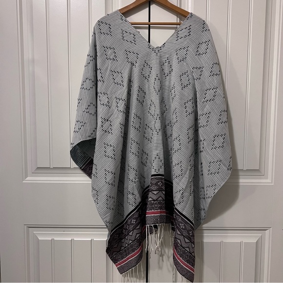 Shawl / Kimono - Picture 3 of 3